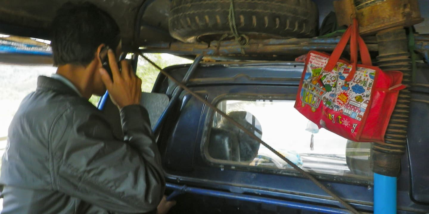 Crossing the Laos–Vietnam border while hitchhiking